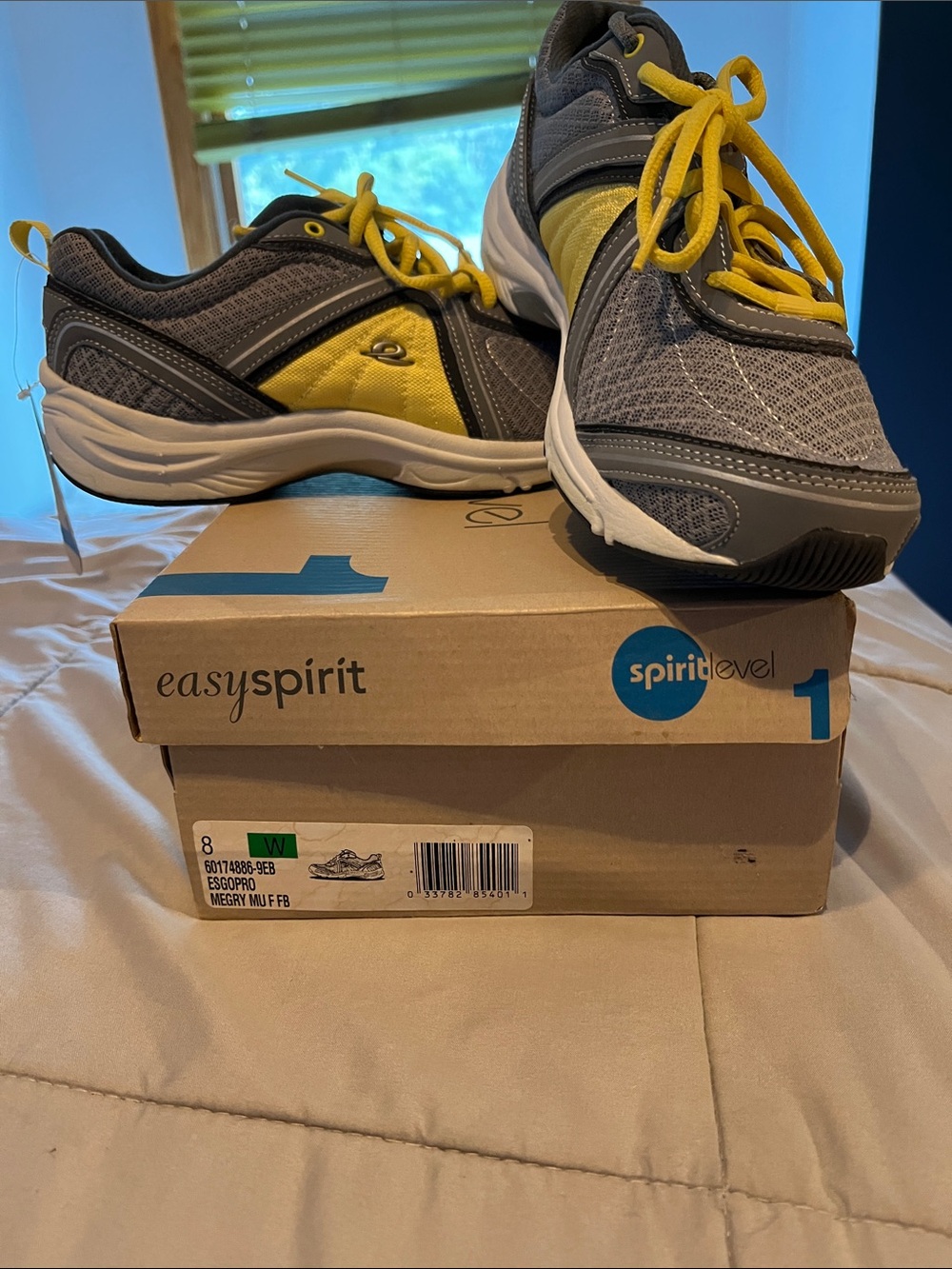 Easy Spirit  ESGOPRO Gray and Yellow Mesh Lace-Up Sneakers. Size 8W